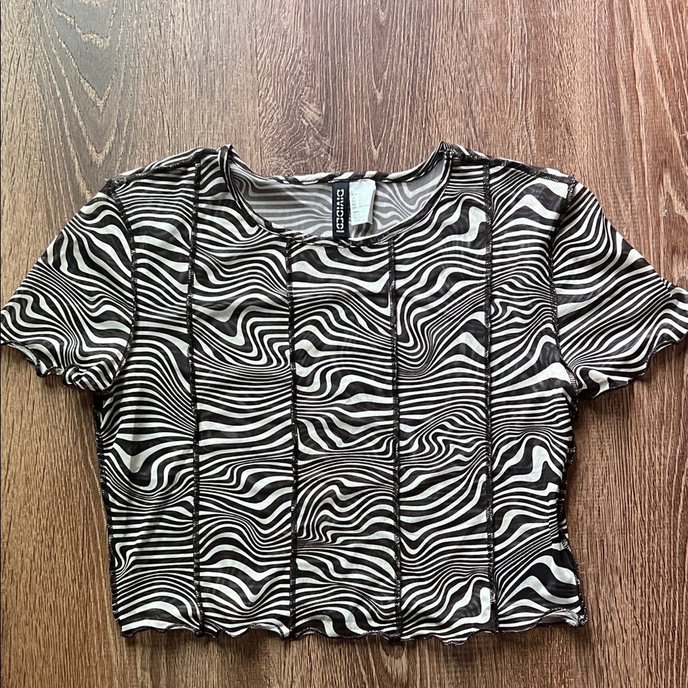 Black and White Wave/ Zebra Pattern Crop Top